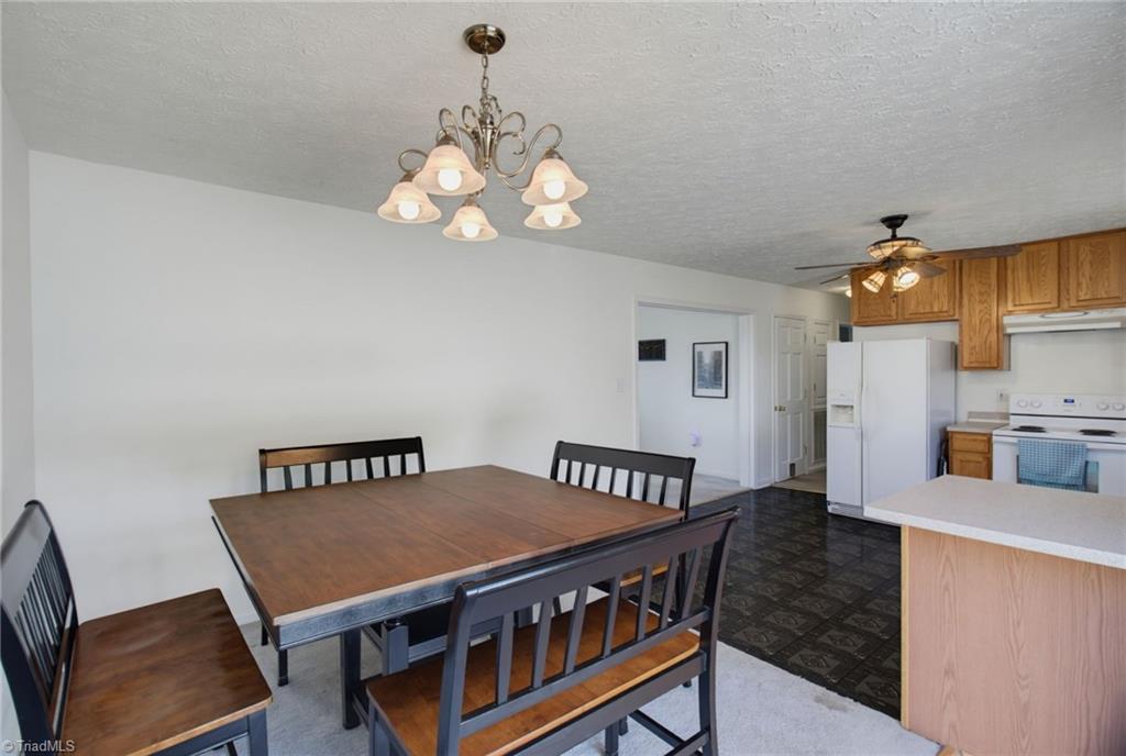 1055 Josephs Lane