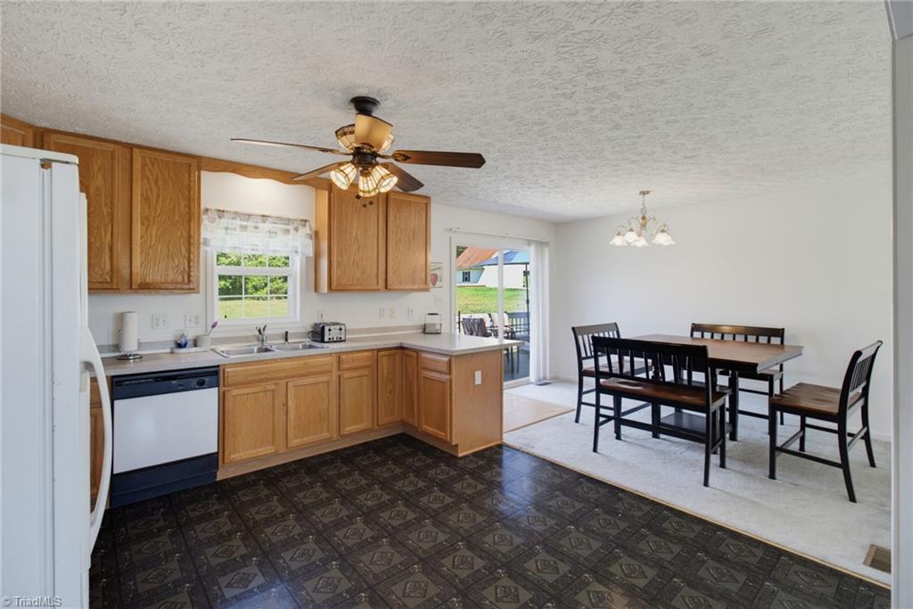 1055 Josephs Lane