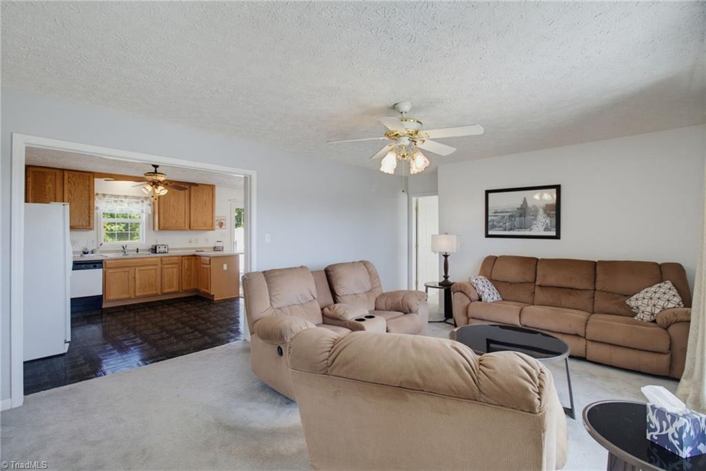 1055 Josephs Lane