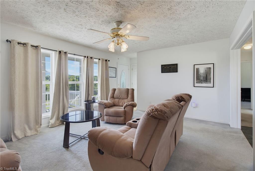 1055 Josephs Lane