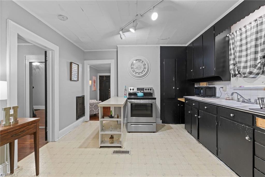 5750 Stanleyville Drive, Winston-Salem