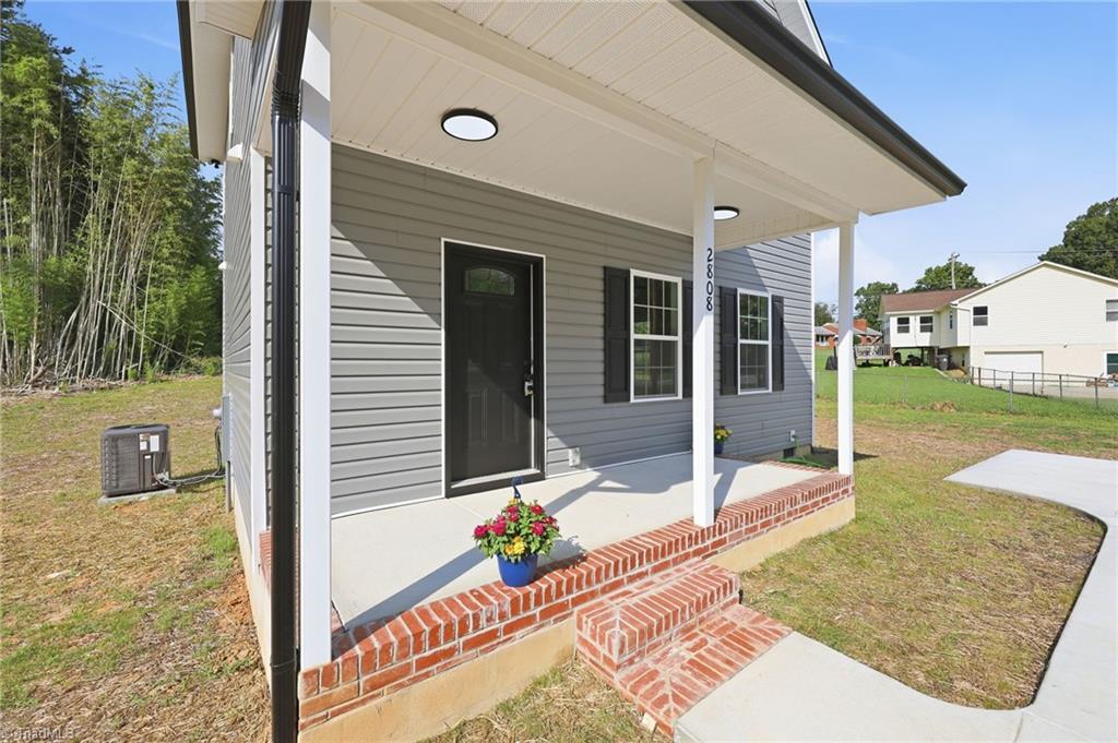 2028 Reynolds Park Road, Winston-Salem
