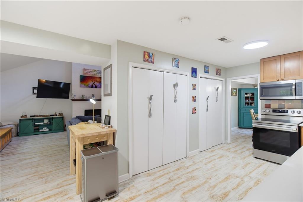 8047 Deverow Court