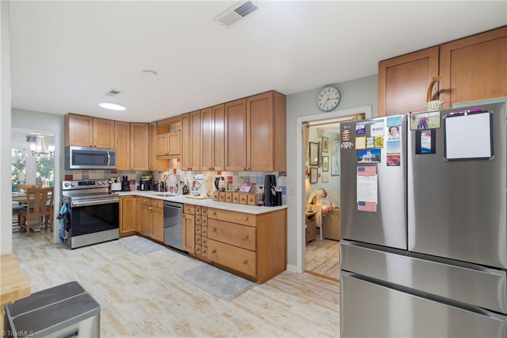 8047 Deverow Court