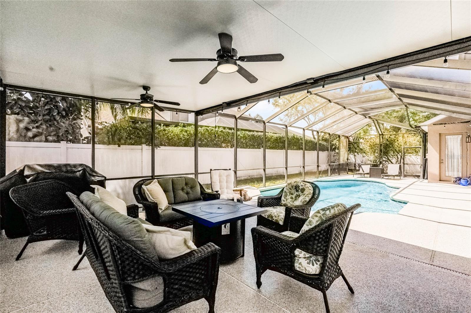 342 LAKE AMBERLEIGH DR