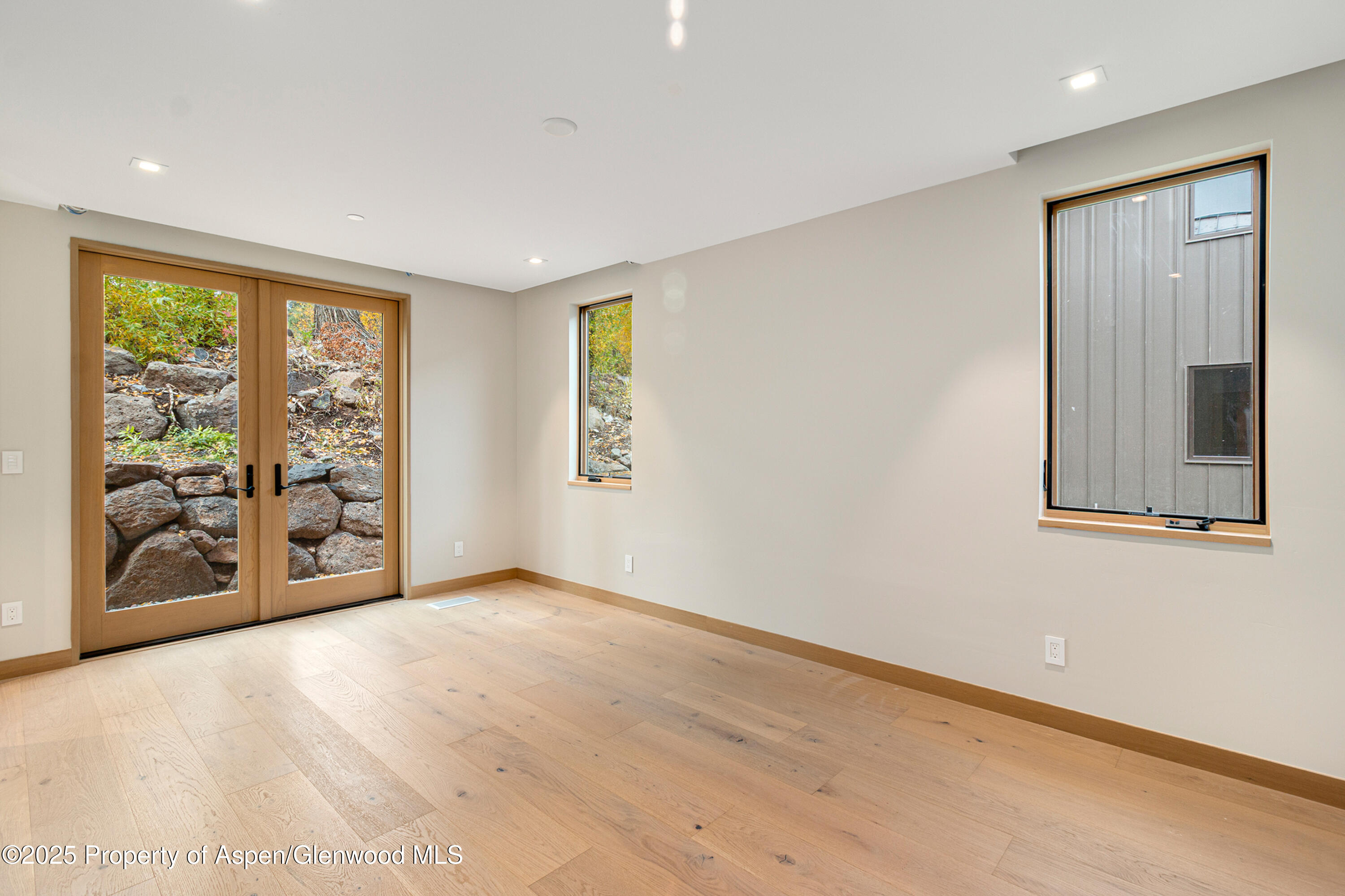 155 Lakeview Drive