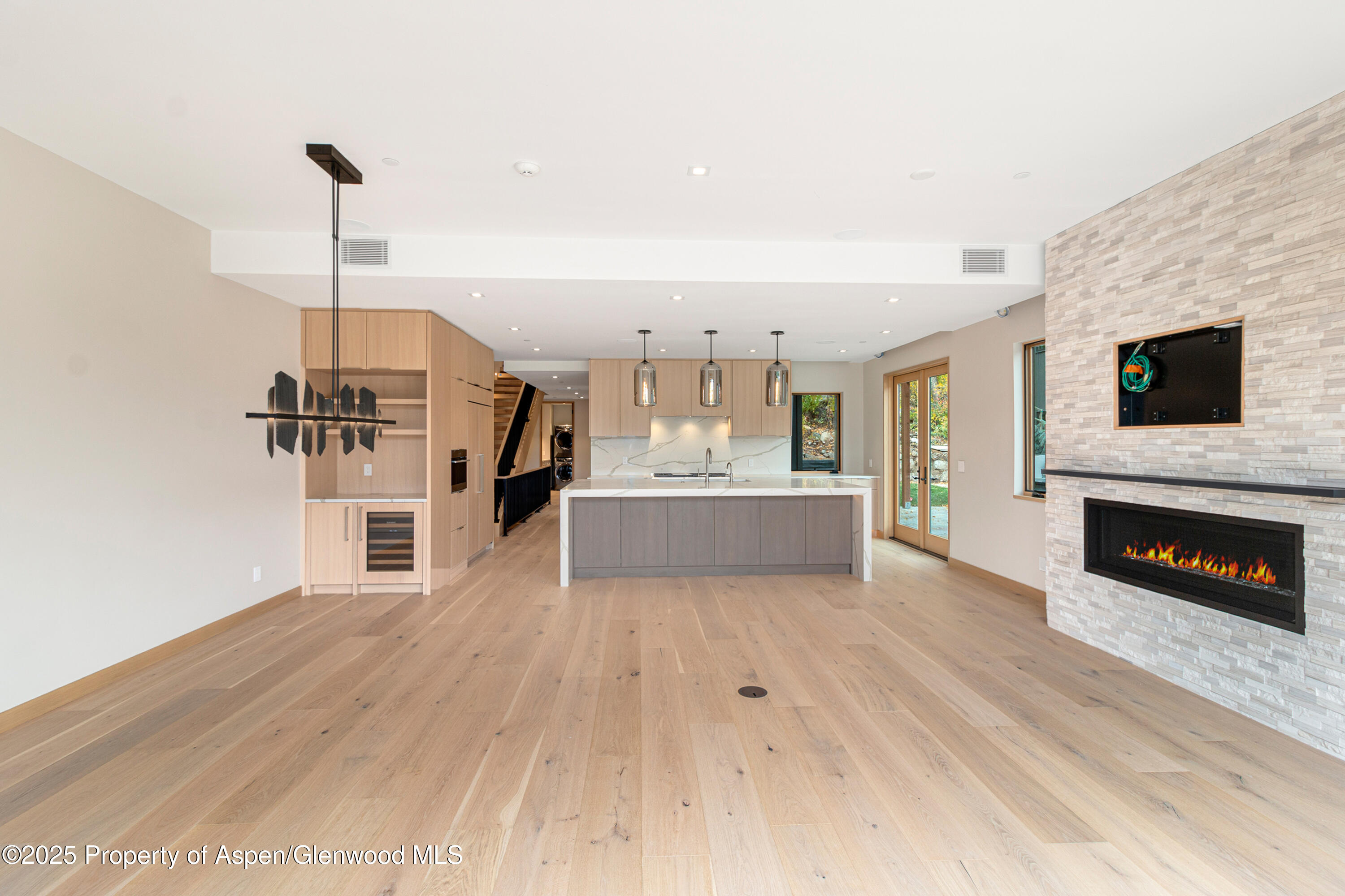 155 Lakeview Drive