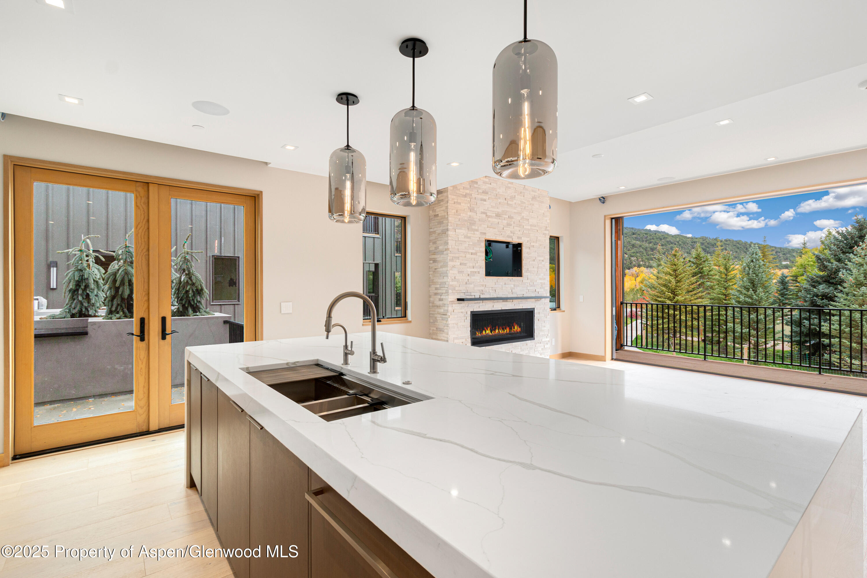 155 Lakeview Drive