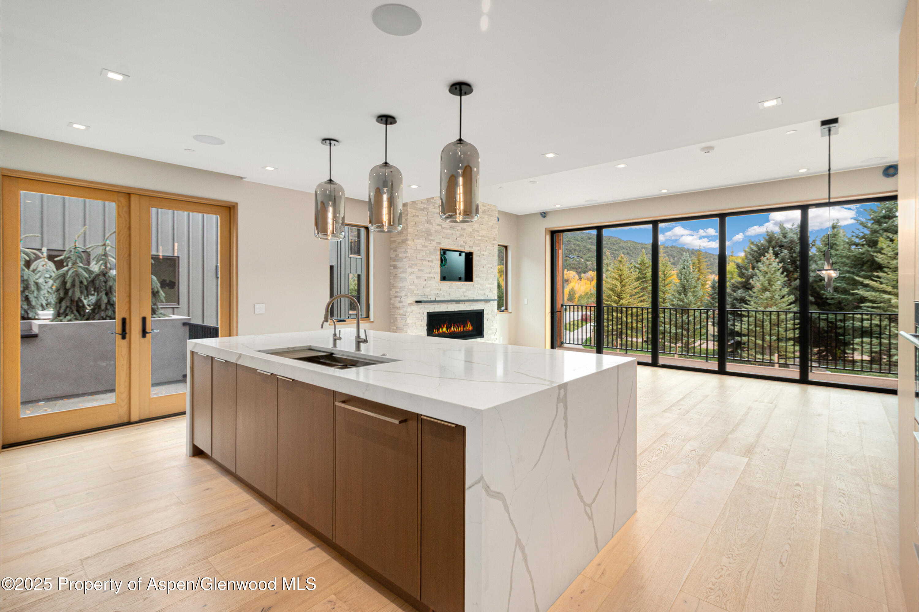 155 Lakeview Drive