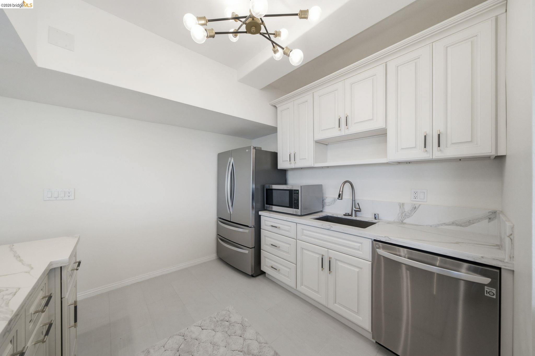 6363 Chritie Ave # 606