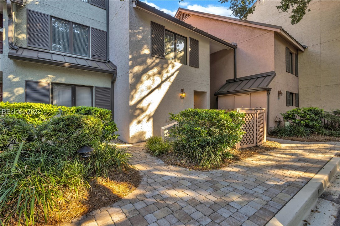 2 Lighthouse Lane Unit: 822