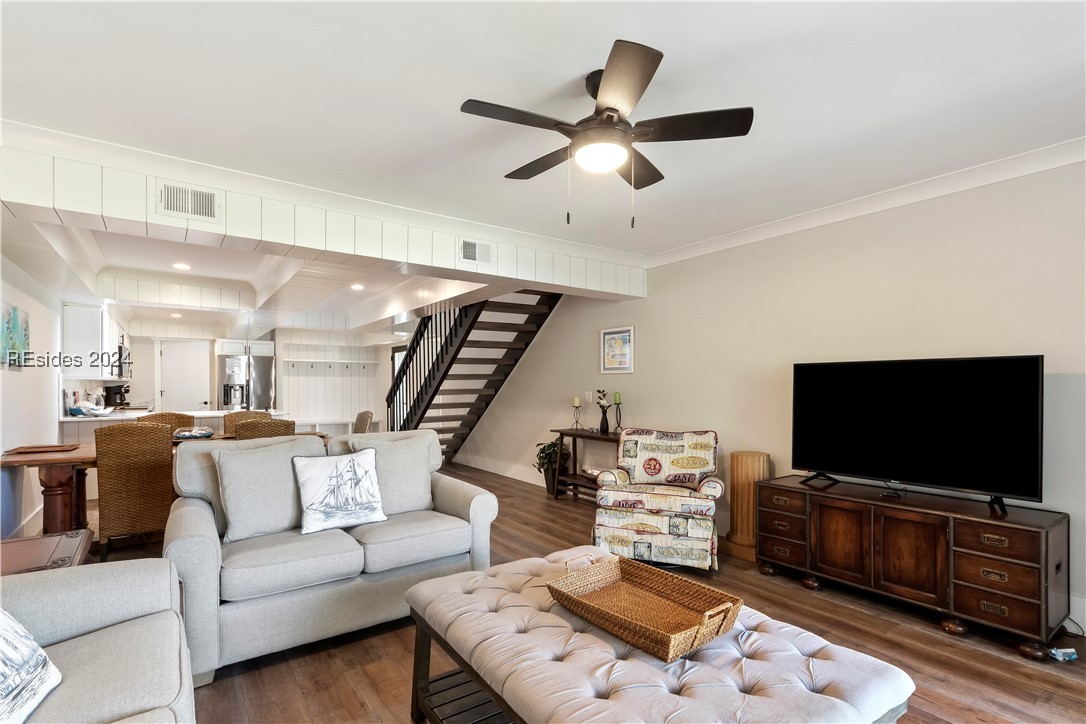 6 Mizzenmast Court