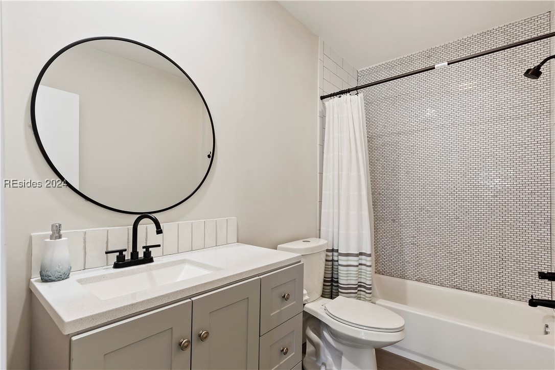 6 Mizzenmast Court