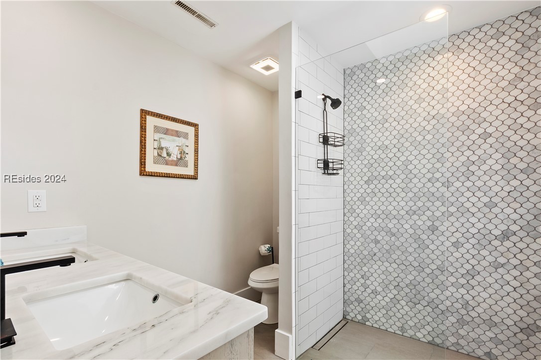 6 Mizzenmast Court