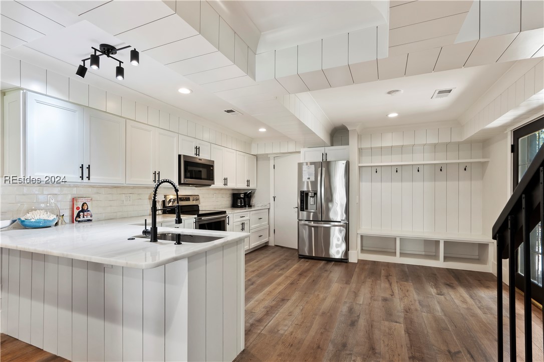 6 Mizzenmast Court
