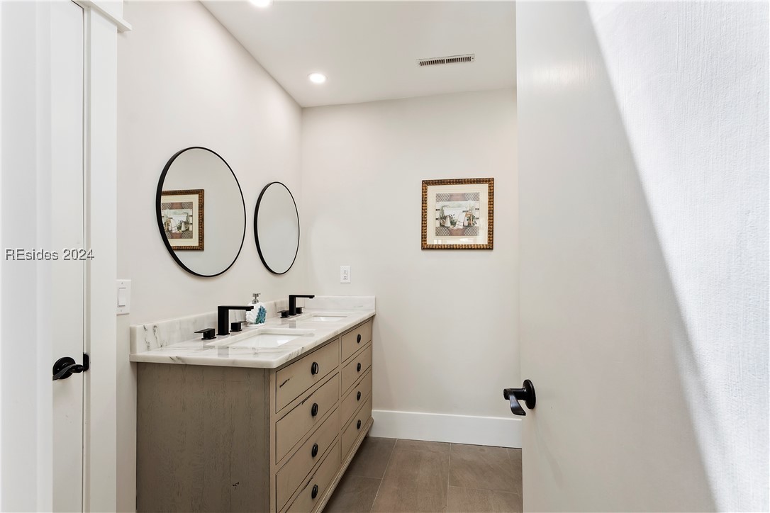 6 Mizzenmast Court