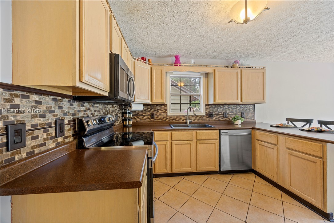 18 Lake View Court
