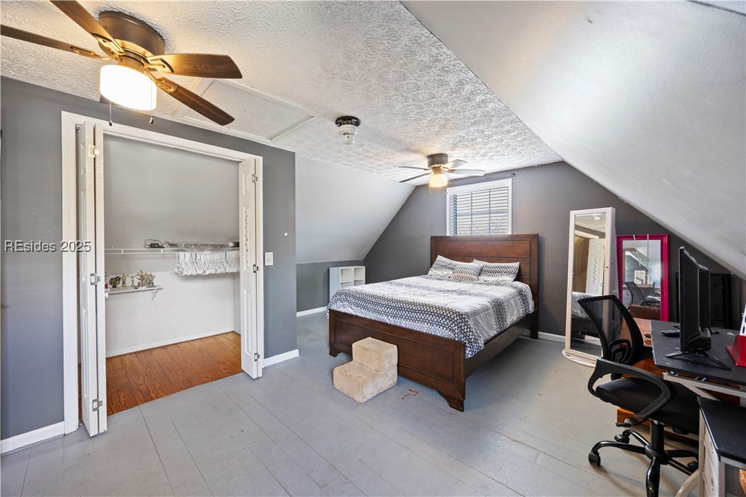 18 Lake View Court
