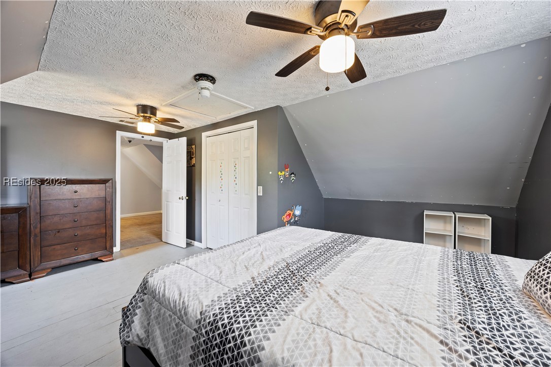 18 Lake View Court