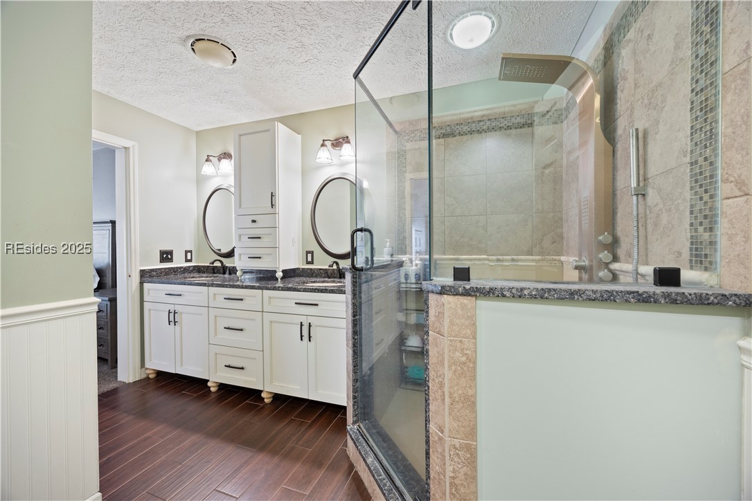18 Lake View Court