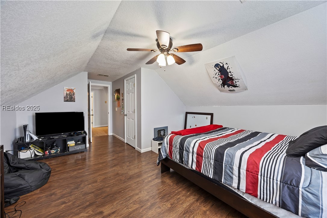 18 Lake View Court