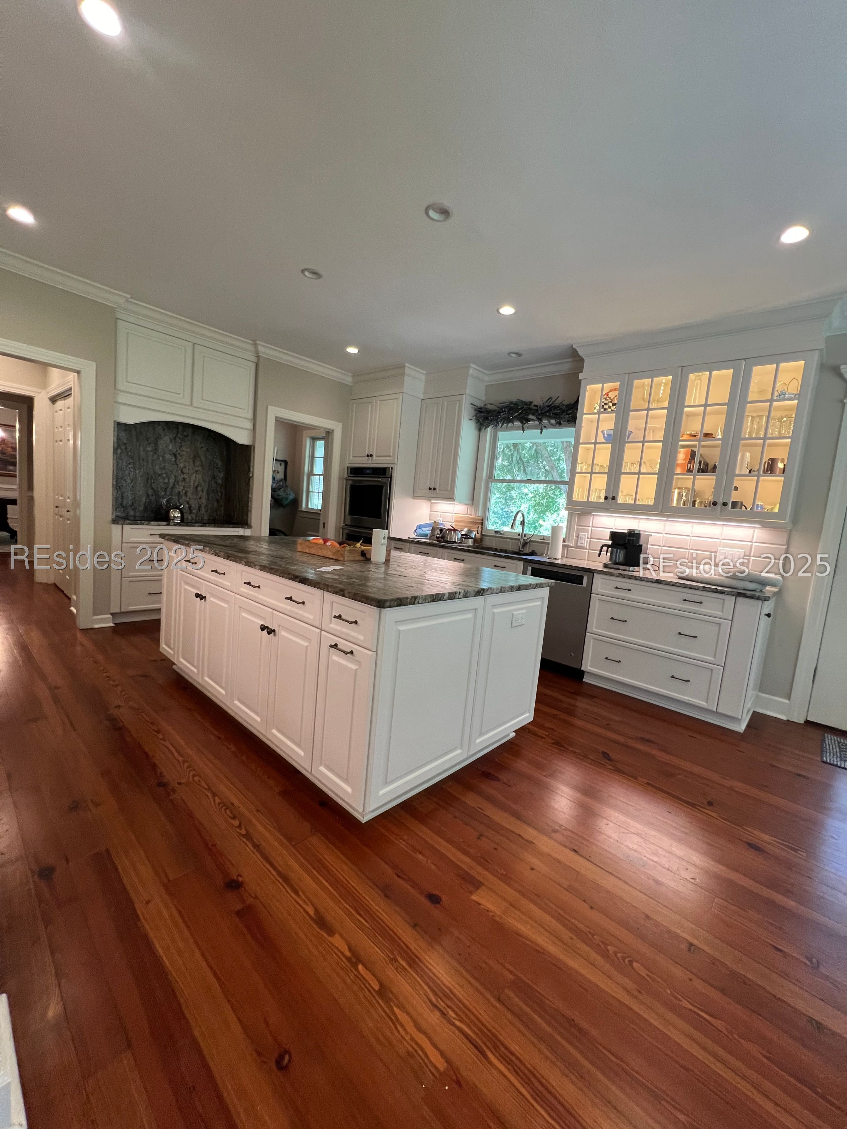 2 Canters Court