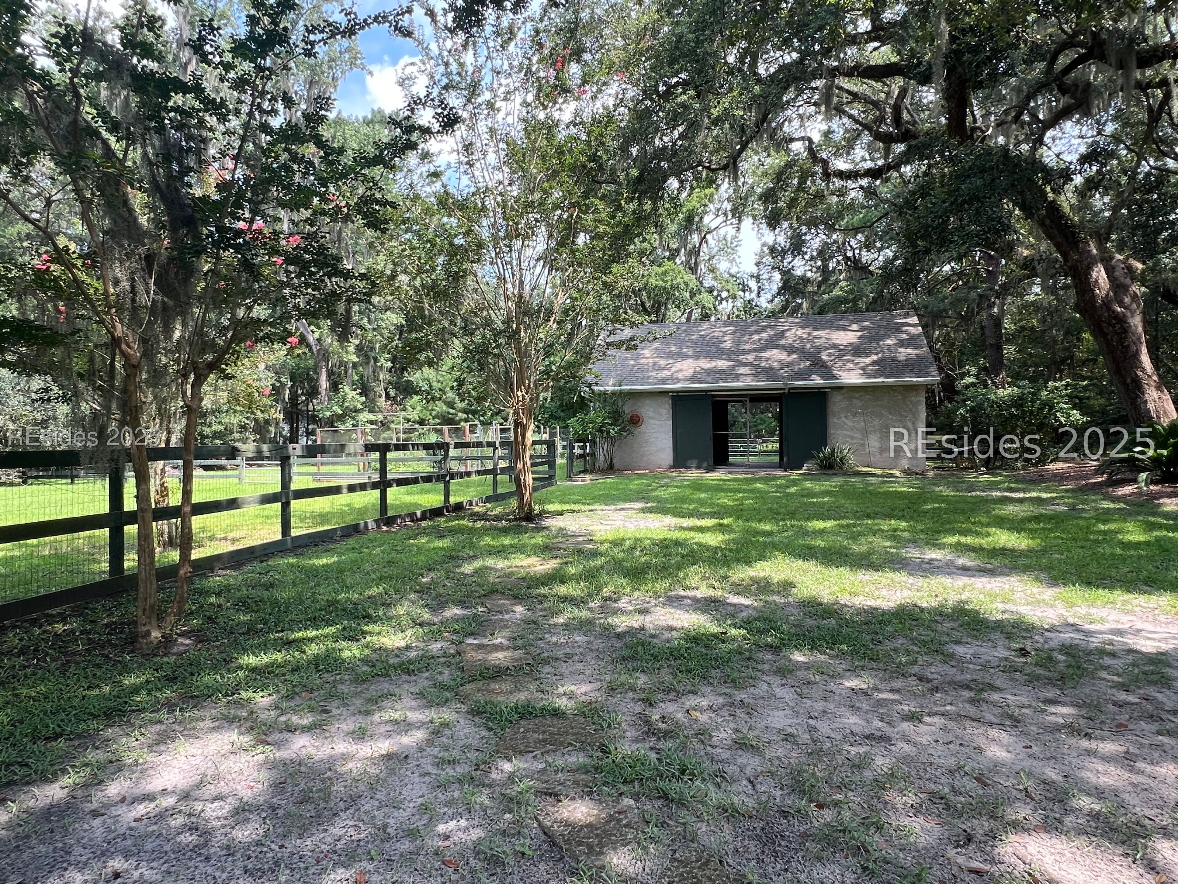 2 Canters Court