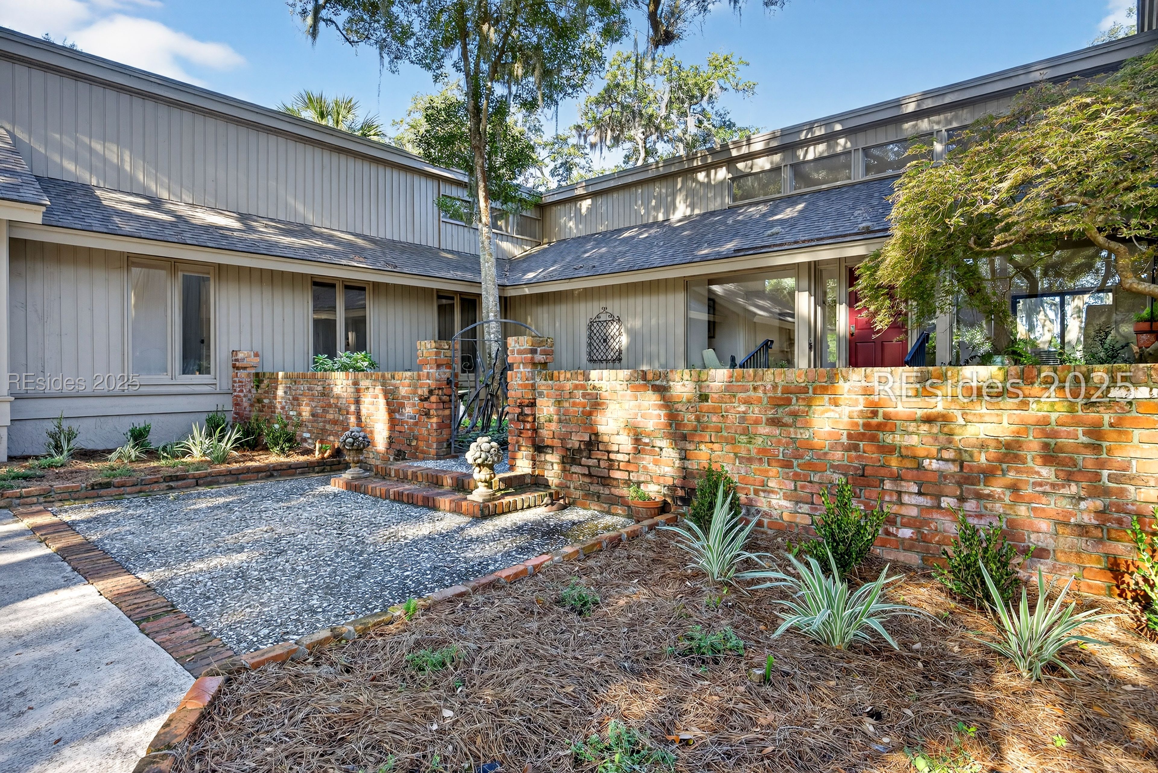 5 Pine Island Road