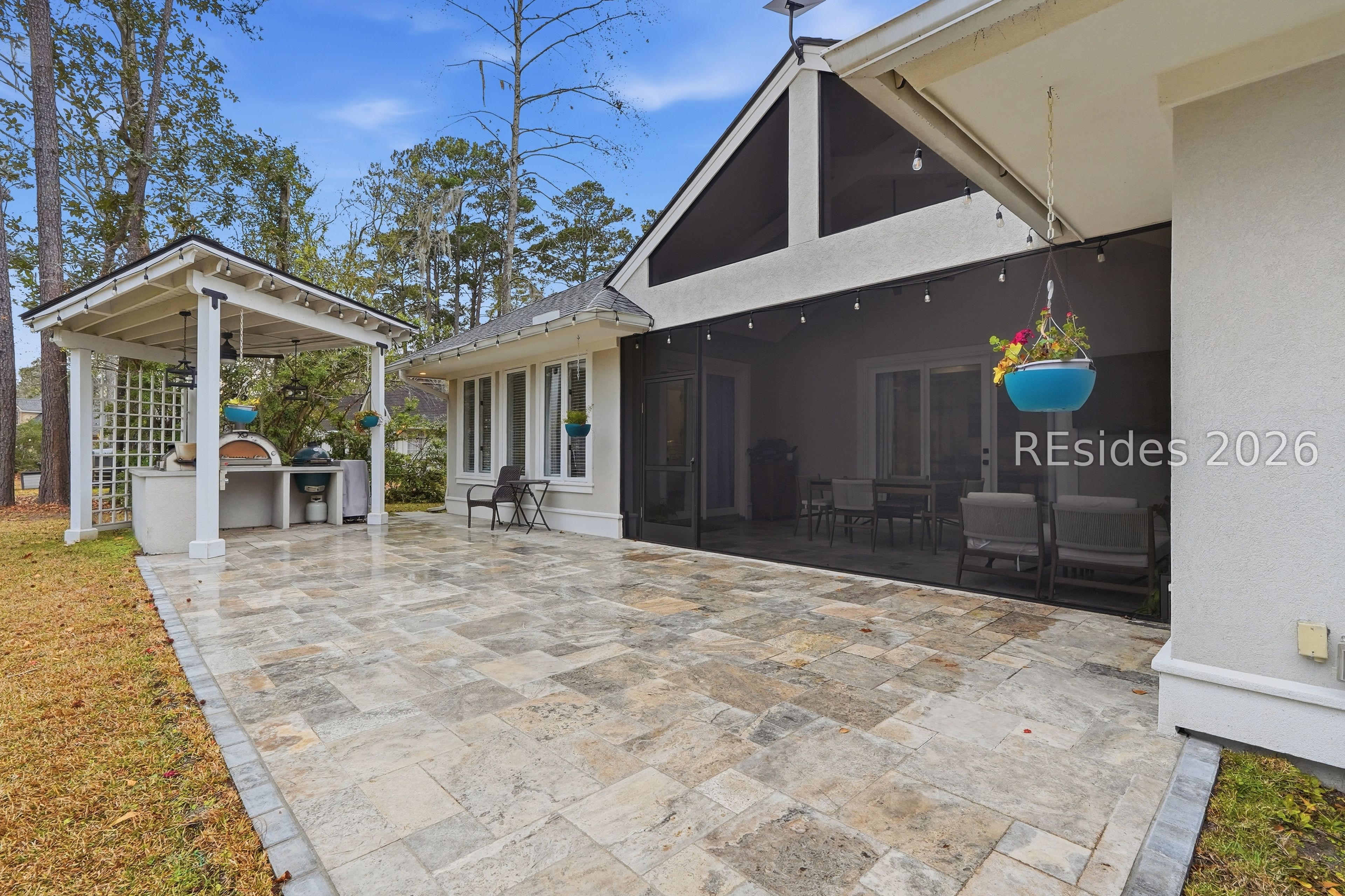 73 White Oaks Circle