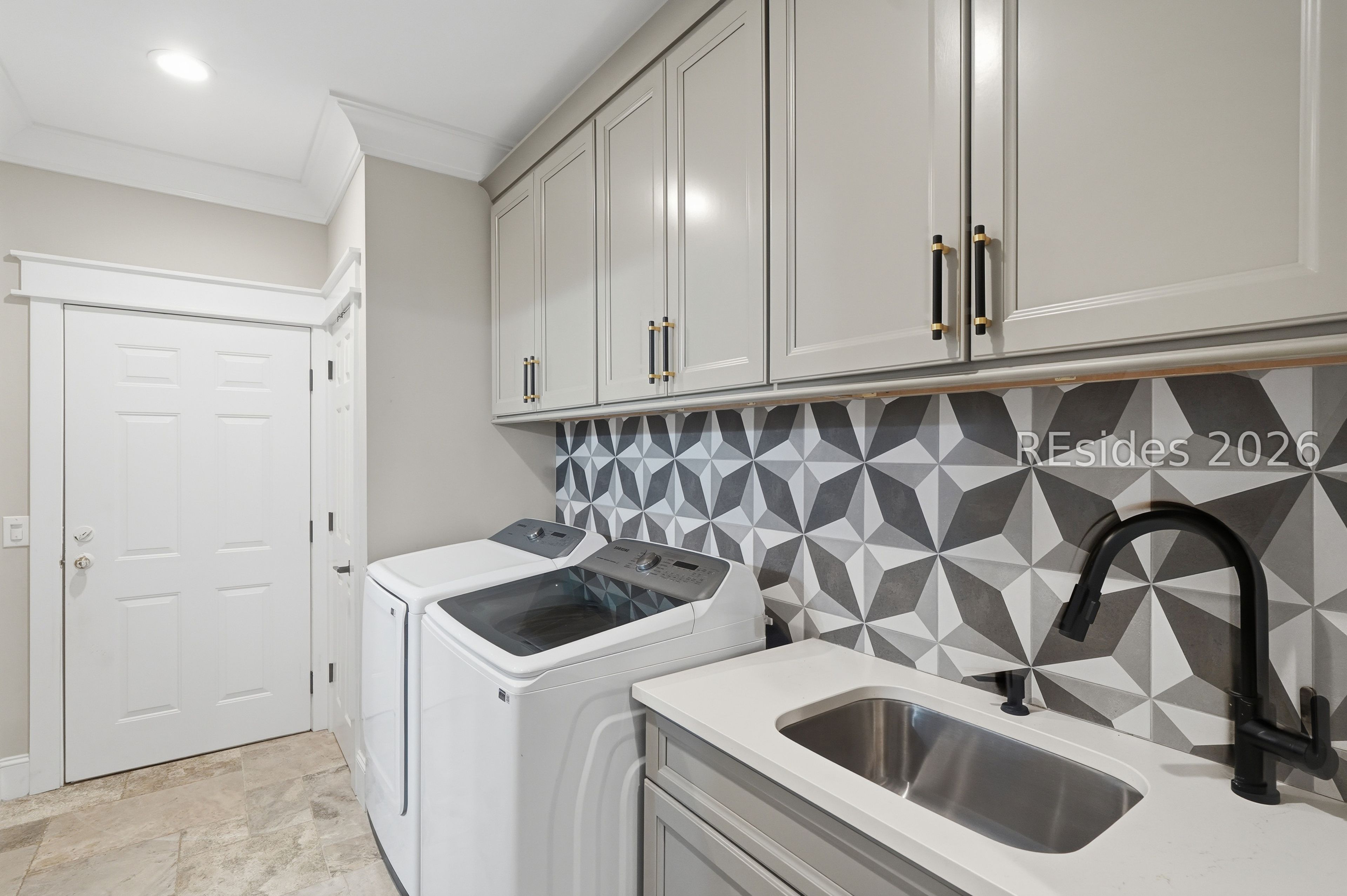 73 White Oaks Circle