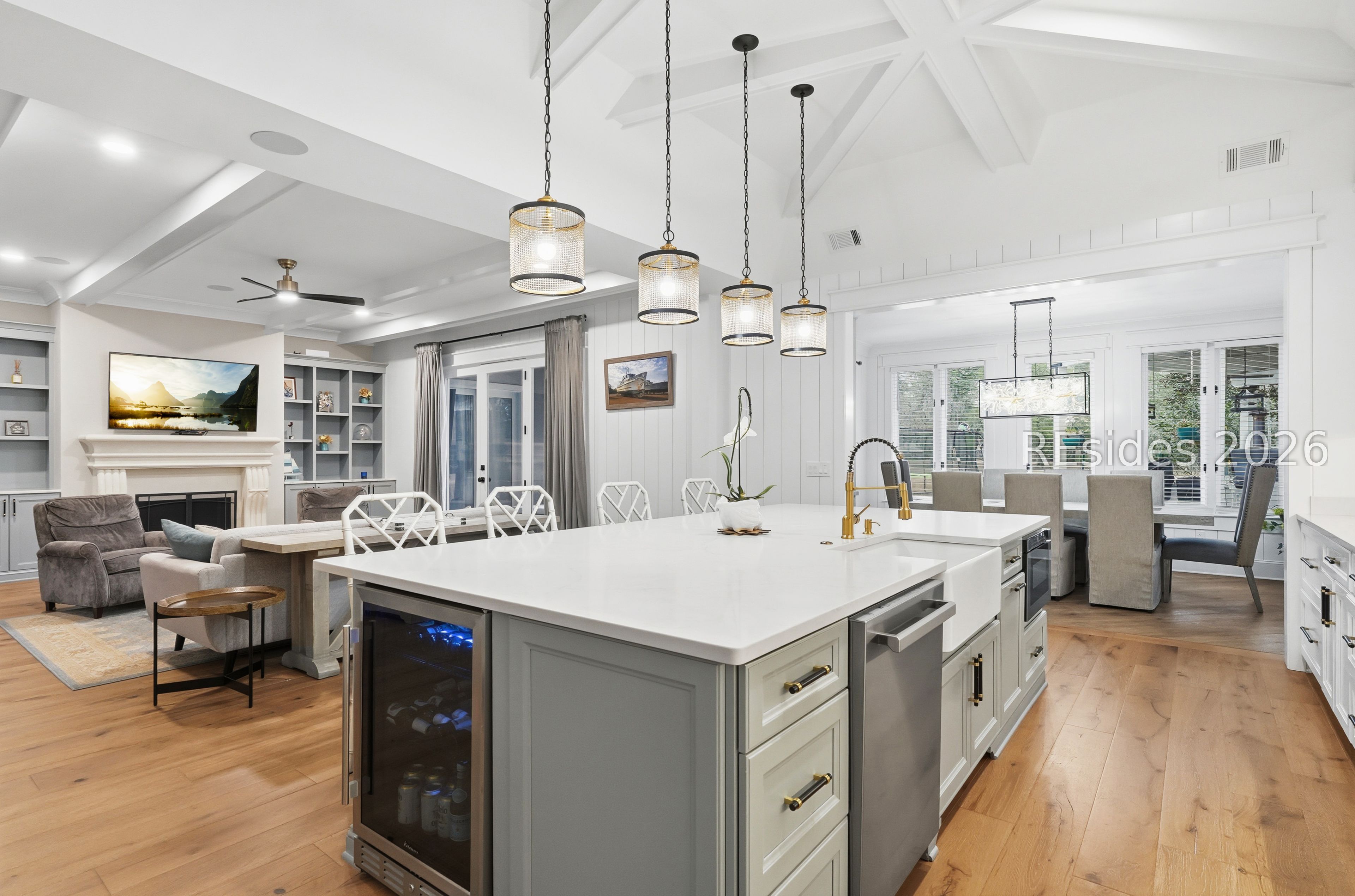 73 White Oaks Circle