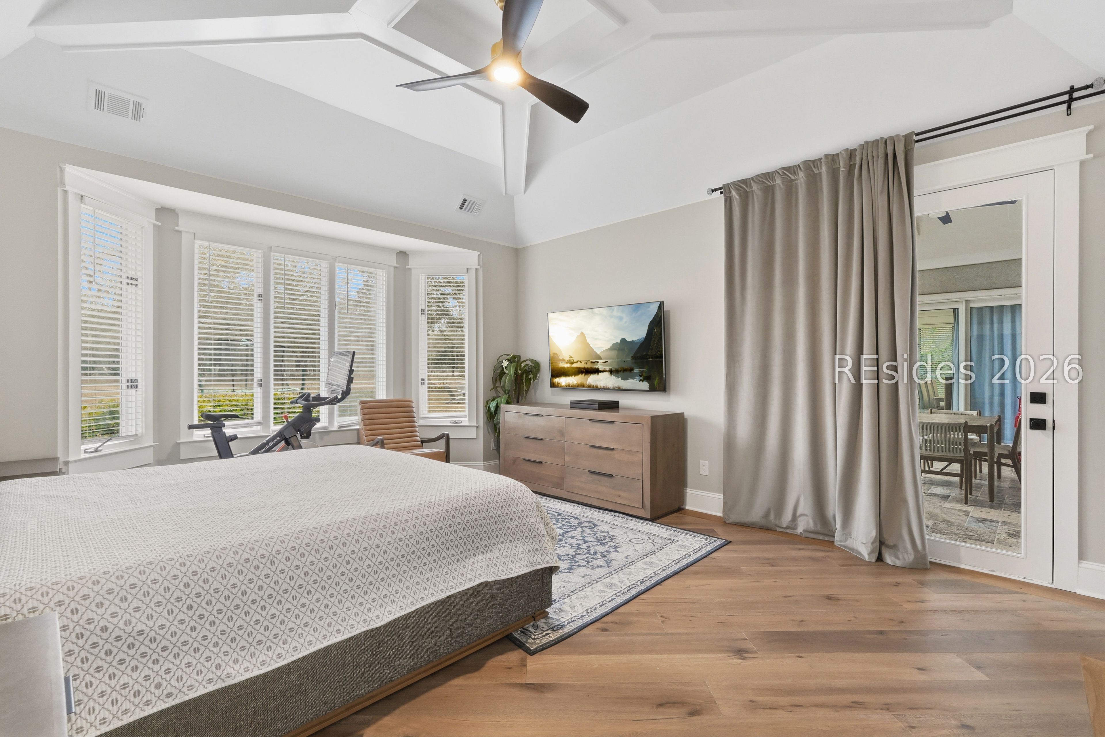 73 White Oaks Circle