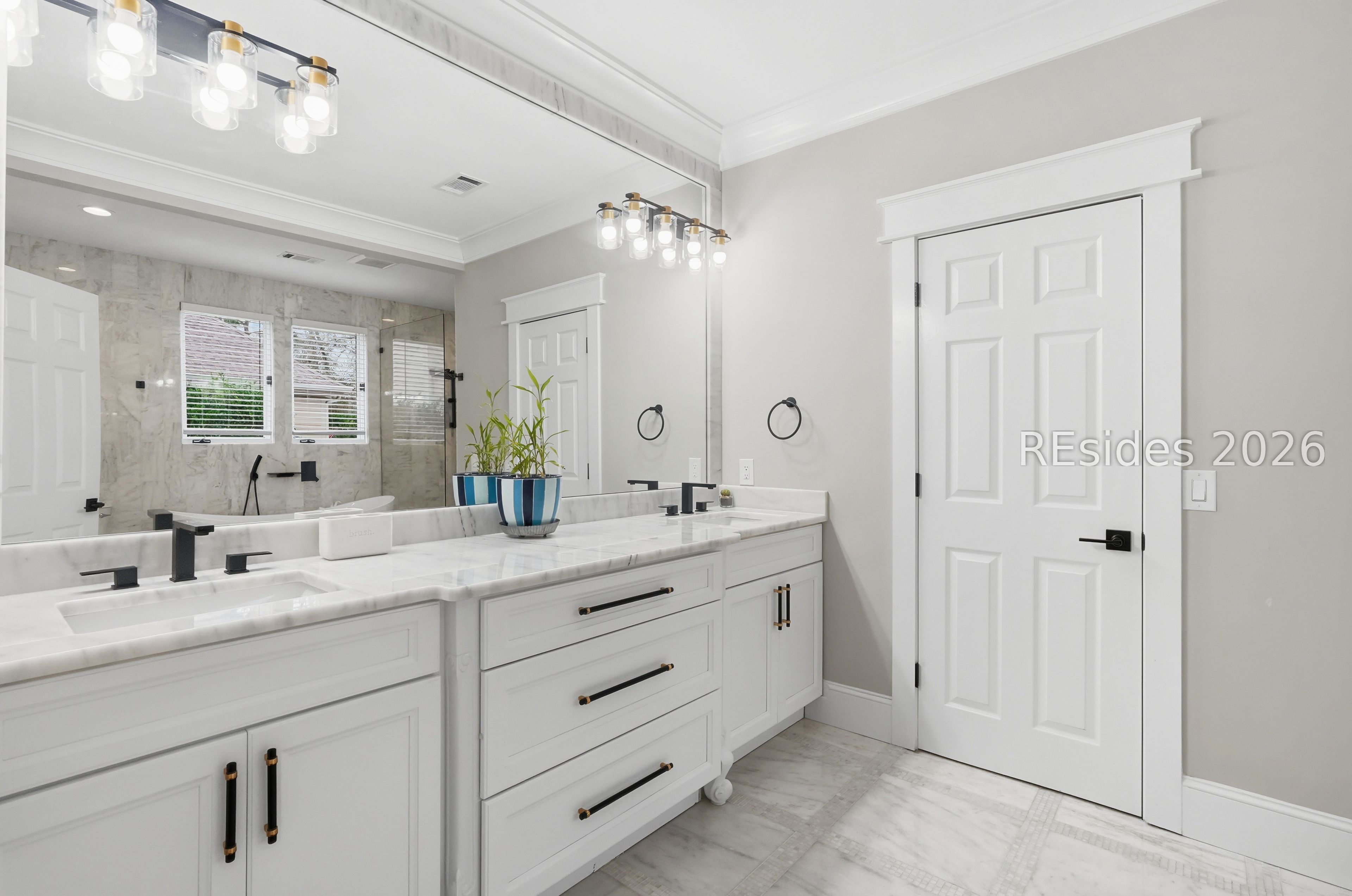 73 White Oaks Circle