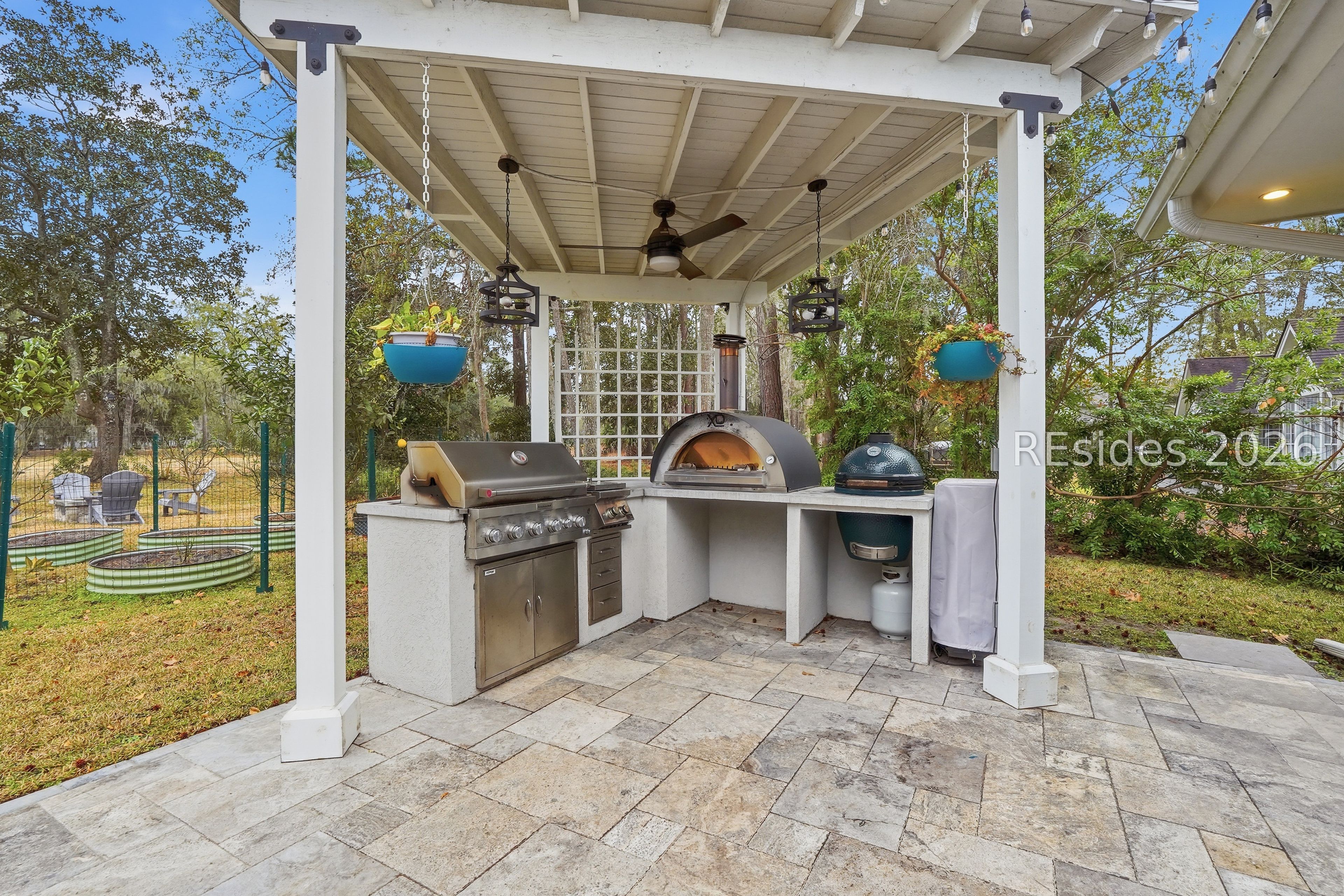 73 White Oaks Circle