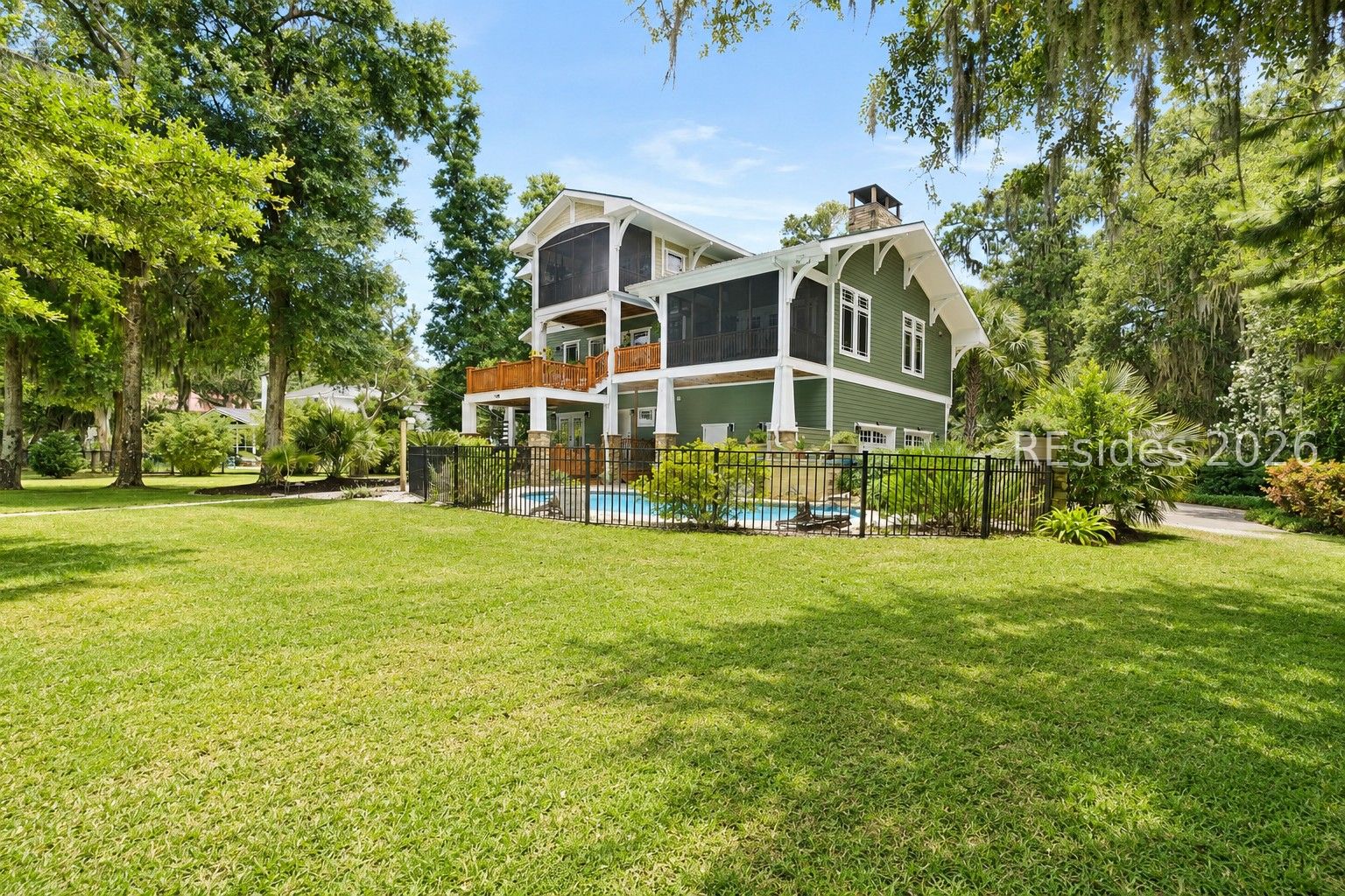 14 Comfort Point