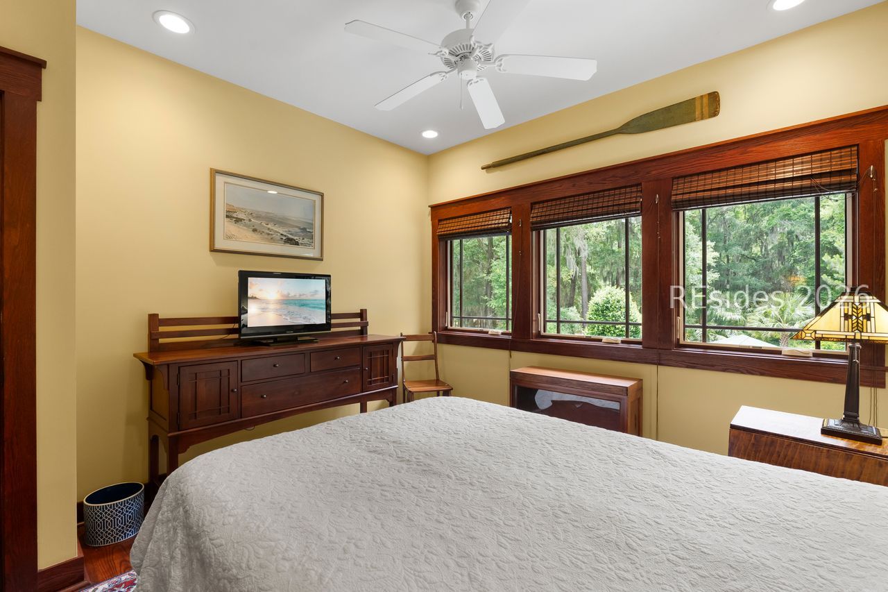 14 Comfort Point