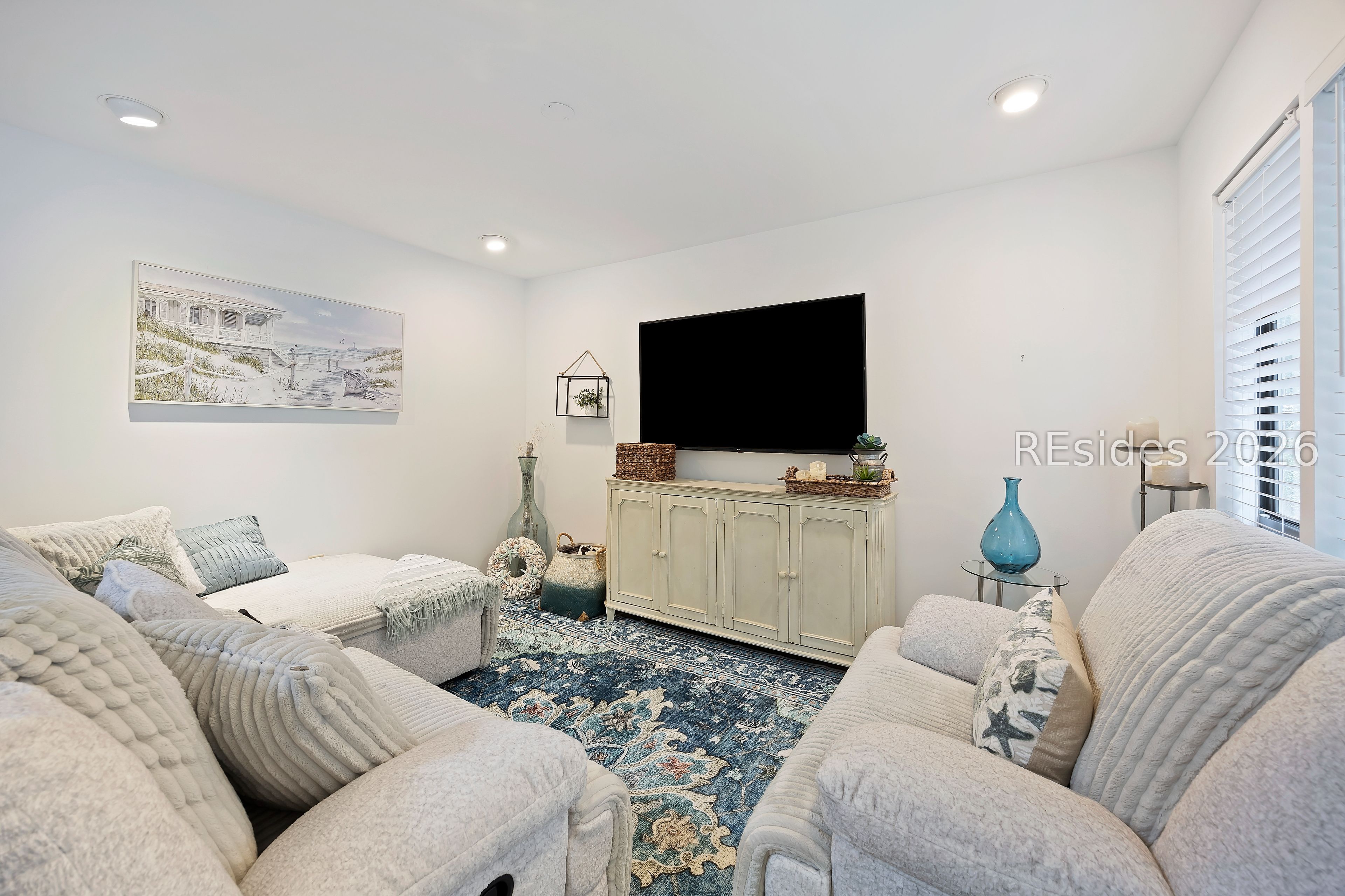 10 Compass Point Unit: 10B