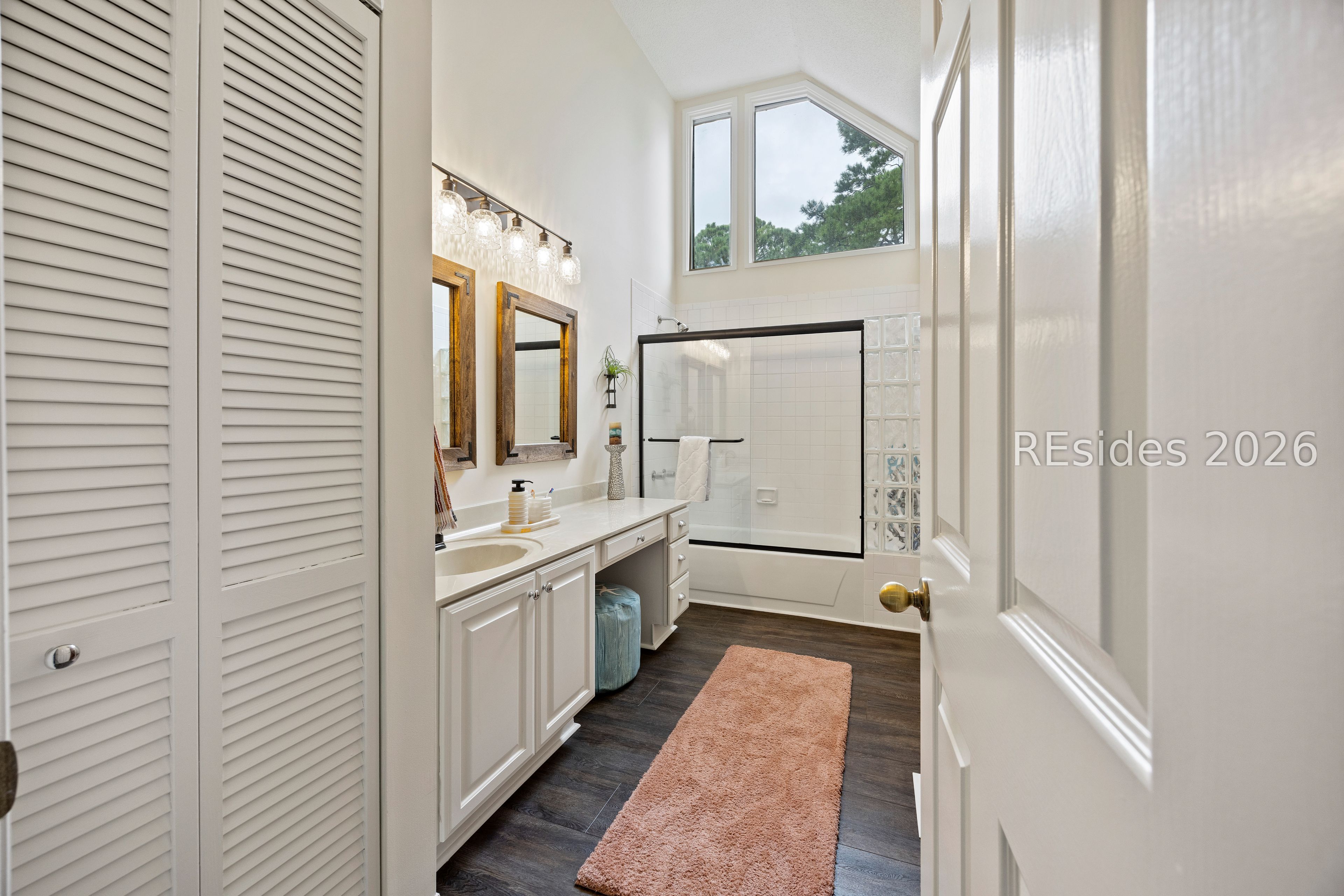 10 Compass Point Unit: 10B