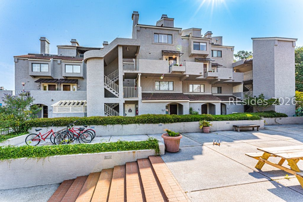 90 Helmsman Way Unit: 101B