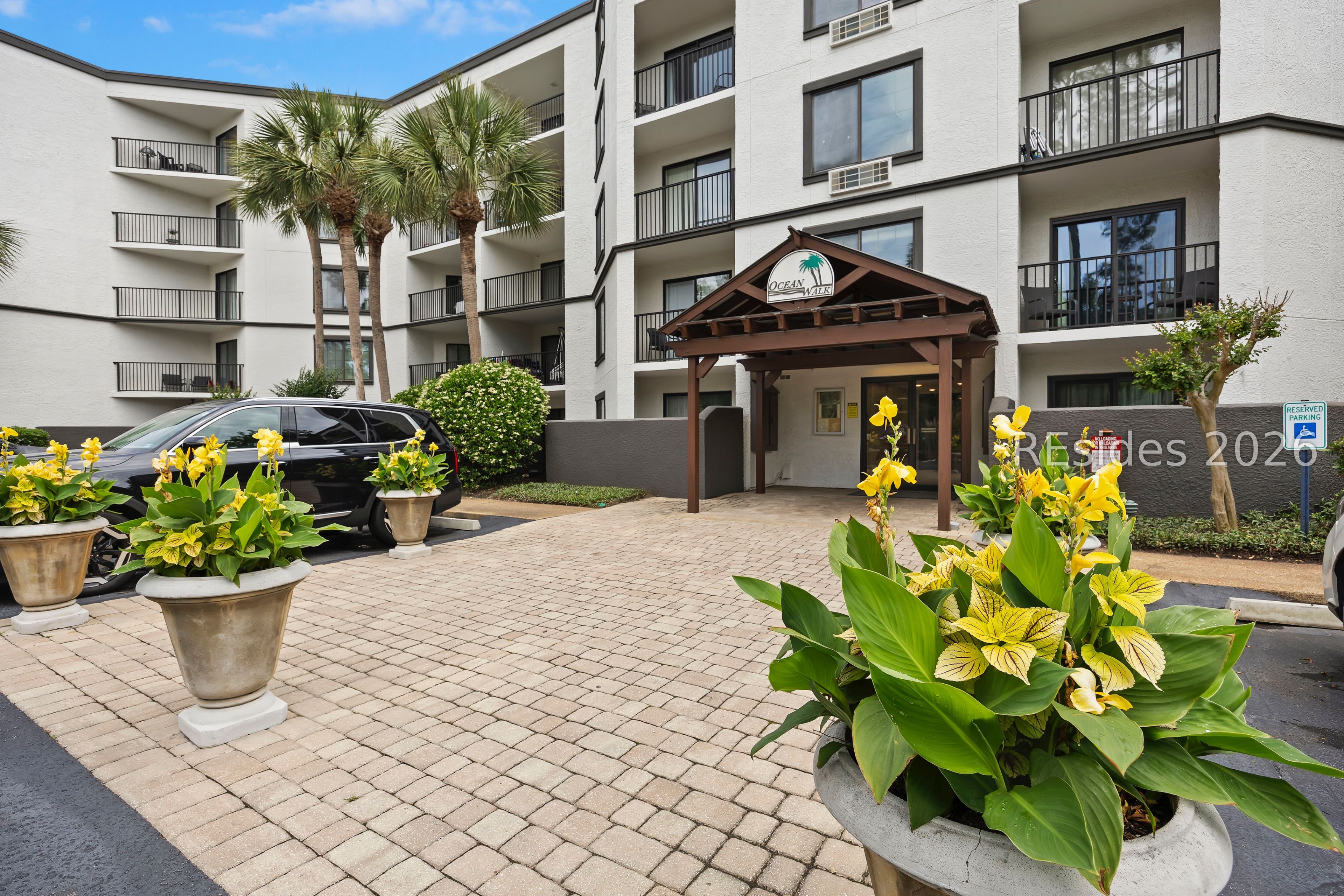 10 Lemoyne Avenue Unit: 413