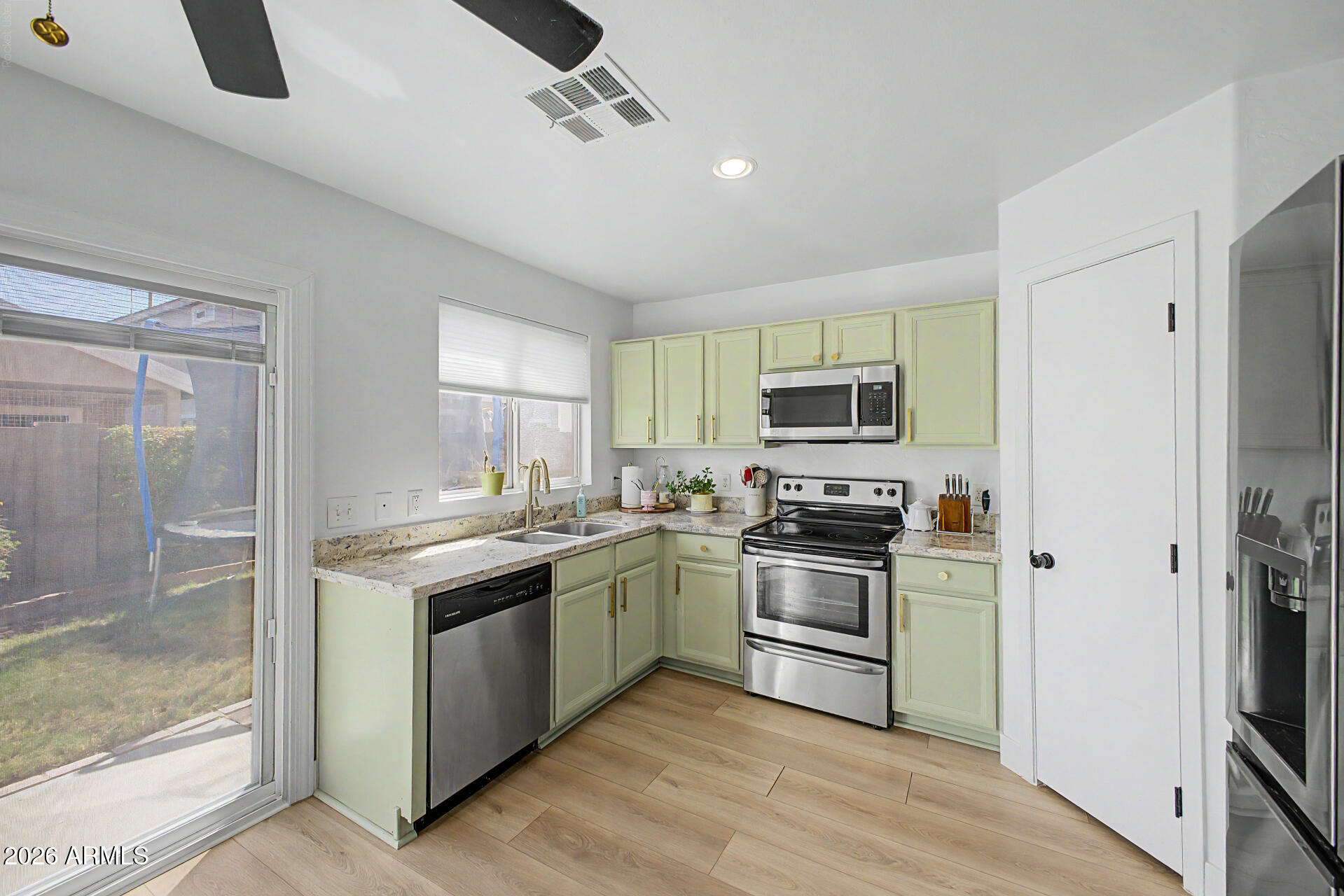 2253 S GORDON