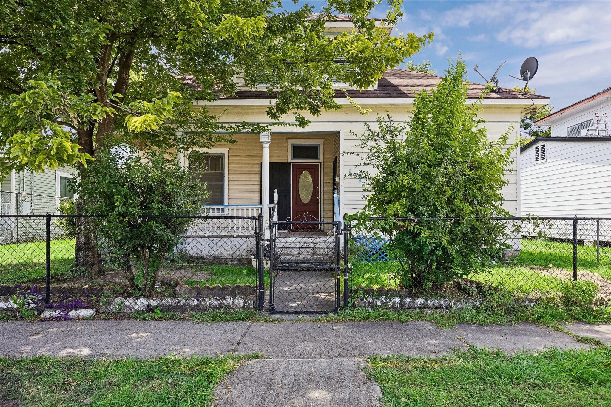 1921 Chapman Street
