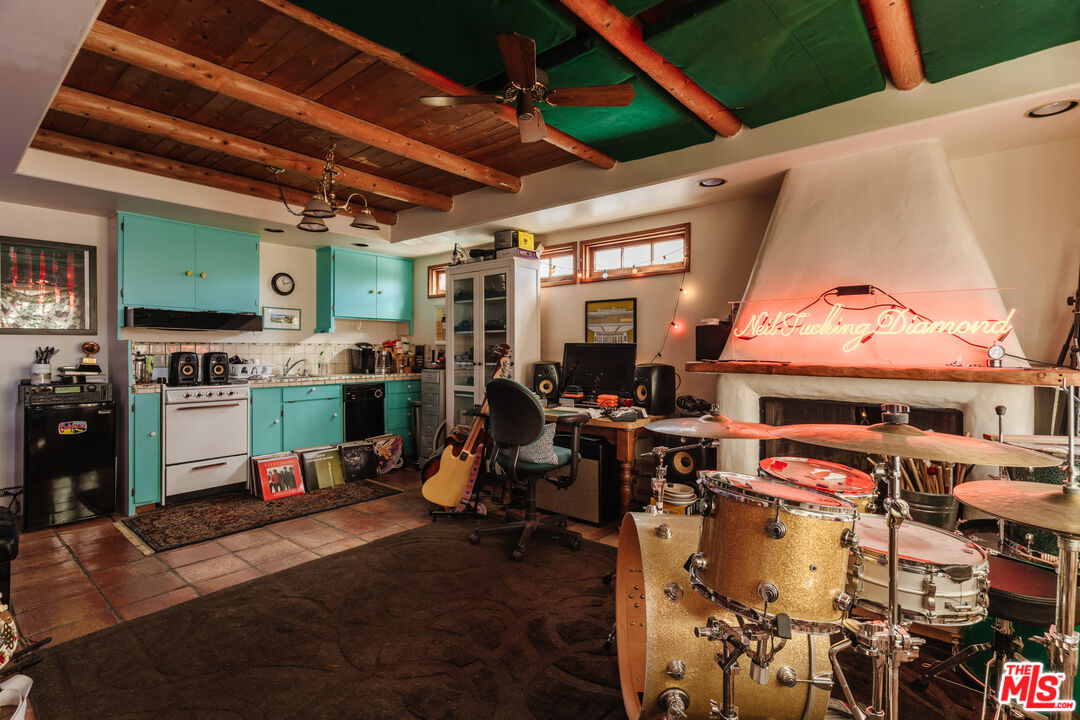 2865 Marquette Dr