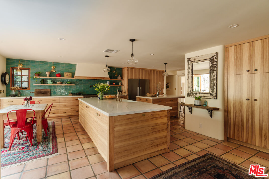 2865 Marquette Dr