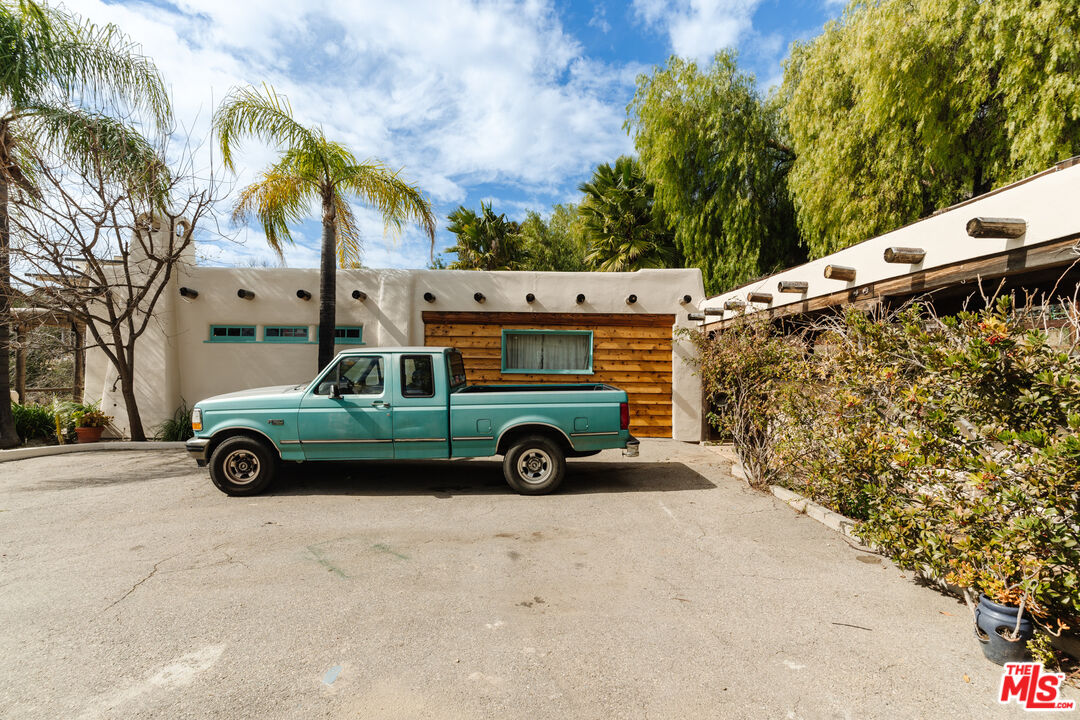 2865 Marquette Dr