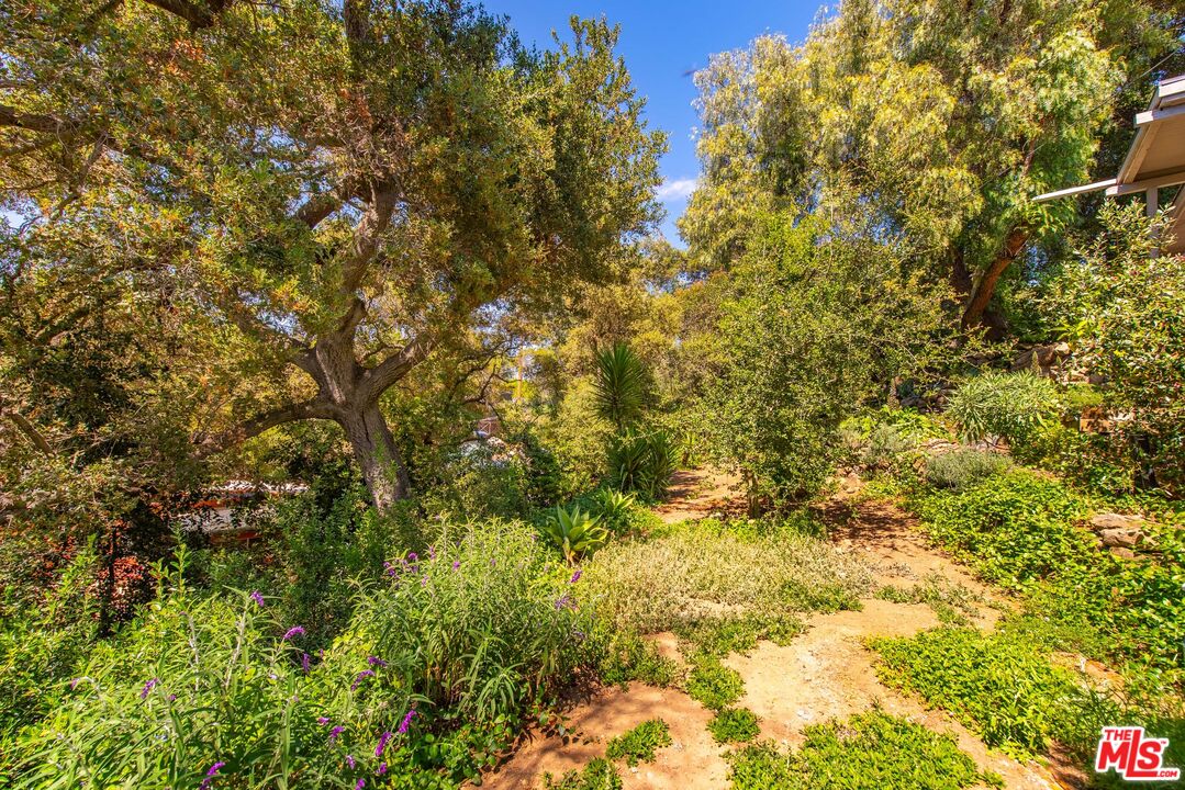 20812 Hillside Dr