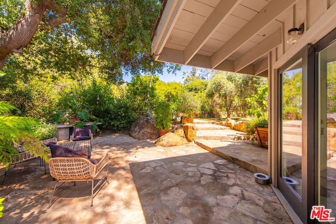 20812 Hillside Dr