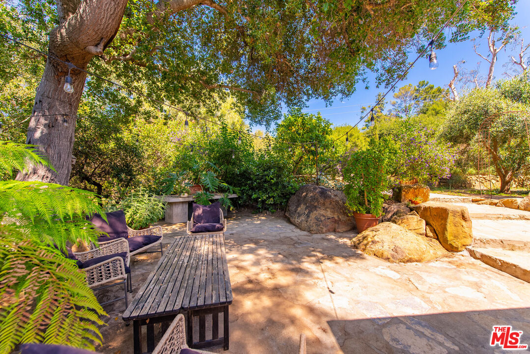 20812 Hillside Dr