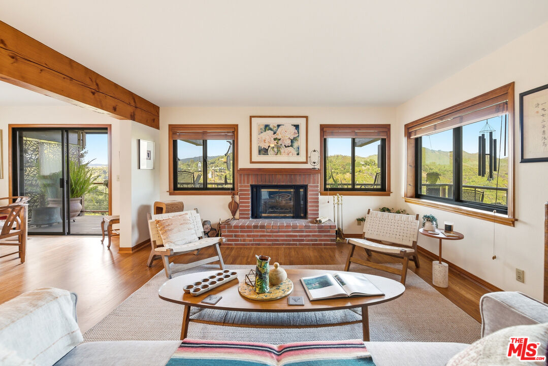 19818 Valley View Dr