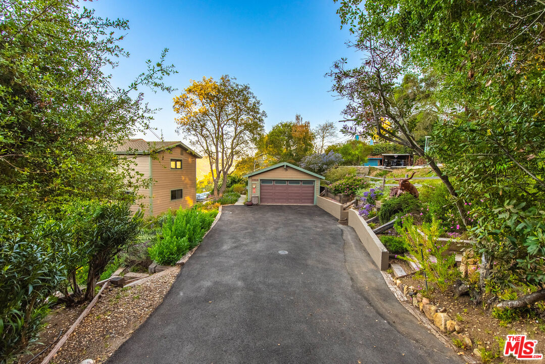 19818 Valley View Dr